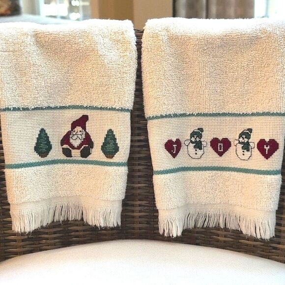 Vintage Festive Cream Hand Towels with Cross Stitched Holiday Motifs Set Of 2 - Picture 7 of 10